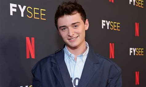 Noah Schnapp shares struggle to finally come out to。